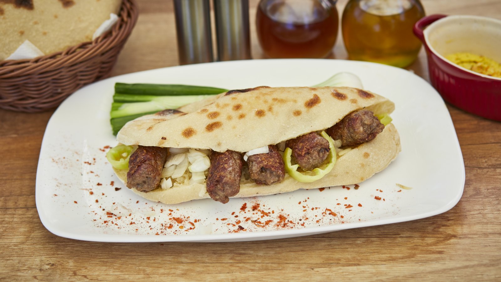 Pet ćevapa u somunu